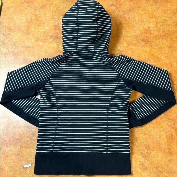Lululemon size 6 hoodie - Picture 3 of 3